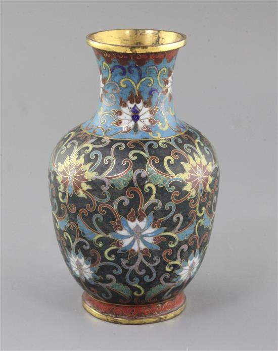 A Chinese cloisonne enamel vase, 18th/19th century, height 19cm